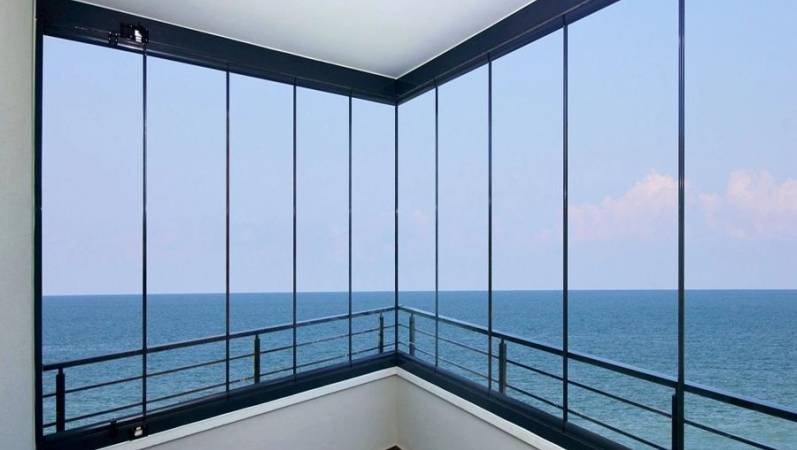 Cam Balkon